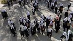 Perempuan Afghanistan Kembali Sekolah di Tengah Kekuasaan Taliban