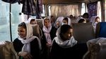 Perempuan Afghanistan Kembali Sekolah di Tengah Kekuasaan Taliban