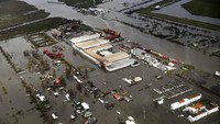 Ribuan orang di Louisiana terpaksa hidup sementara tanpa aliran listrik. Hilary Scheinuk/The Advocate via AP, Pool.