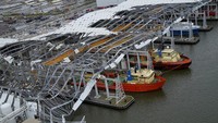 Badai Ida merusak dermaga di Port Port Fourchon. Atap dermaga tampak rusak parah. AP Photo/Gerald Herbert.