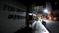 Suasana lengang di kawasan wisata Jalan Legian, Kuta, Badung, Bali, Selasa (31/8/2021).   