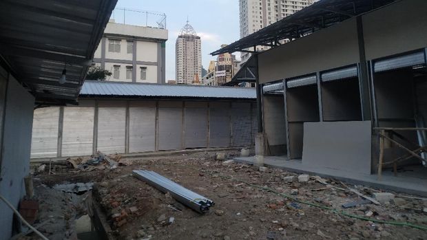 Progres pembangunan Pasar Kambing, Jakarta Pusat, Rabu (1/9/2021). Kios-kios sudah selesai dibangun.