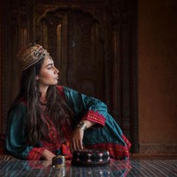 Roya Heydari sendiri lahir dalam pengasingan dan baru kembali ke Afghanistan di usia 10 tahun. Selama hidup di Afghanistan, ia mengaku mengalami sejumlah kesulitan dan pernah diancam oleh sejumlah kelompok. Foto: Instagram @roya_heydari