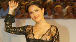 9 Penampilan Jadul Salma Hayek yang Awet Cantiknya