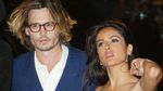 9 Penampilan Jadul Salma Hayek yang Awet Cantiknya