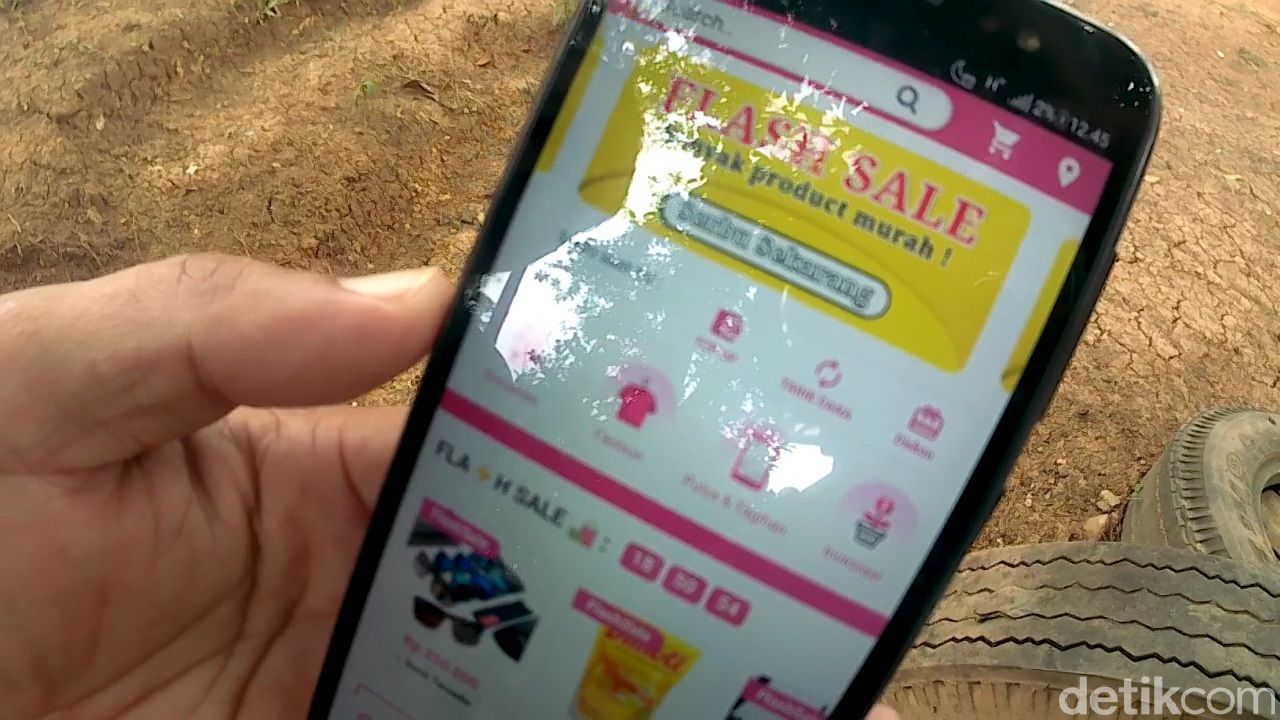 Sarjono membuat aplikasi e-Commerce