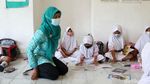 Sekolah Ambrol, Siswa SD di Kudus Tetap Semangat Belajar di Musala