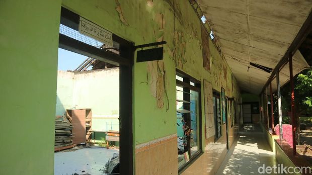 Siswa SDN 4 Prambatan Kidul di Kudus memulai PTM di musala