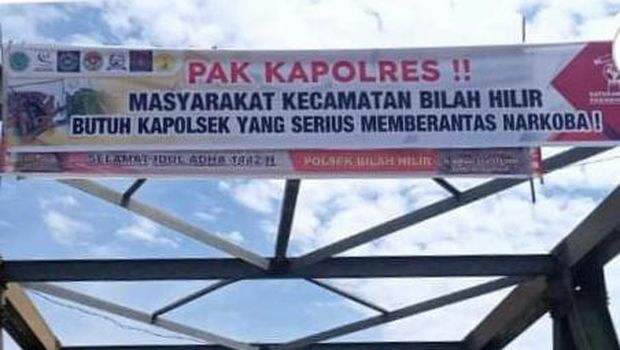 Spanduk keresahan masyarakat soal pemberantasan narkoba di Bilah Hilir