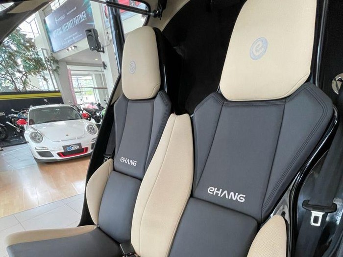 Taksi terbang EHang 216