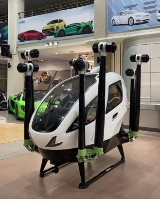 Taksi terbang EHang di dealer Prestige Image Motorcars, Jakarta (Tangkapan Layar Instagram @_rudysalim)