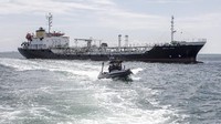 Kapal berjenis motor tanker (MT) Zodiac Star berbendera Panama yang di tangkap Patroli TNI AL berada di perairan Batam, Kepulauan Riau , Rabu (1/9/2021).