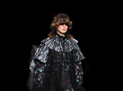10 Busana Unik Dari Tokyo Fashion Week 2022
