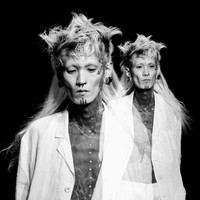 Inilah koleksi busana unik dari brand  pays des fees di Tokyo Fashion Week 2022. Foto: Dok. Takashi Aoyama/Getty Images