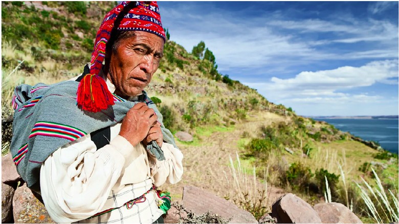 Topi chullo khas Taquile