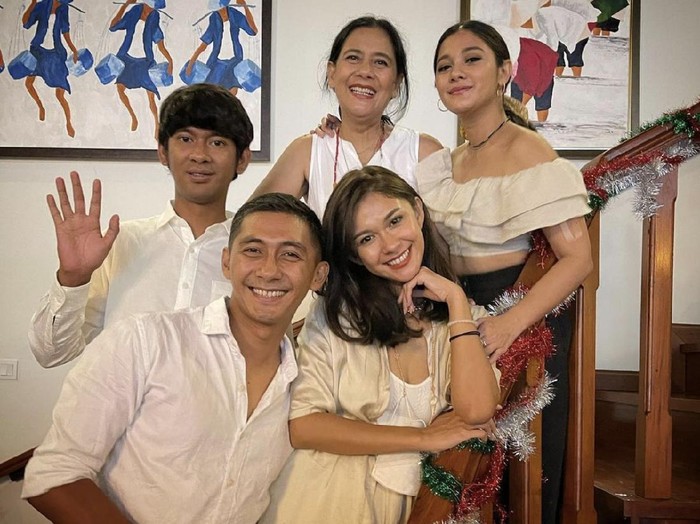 Tyna Kanna bersama Keluarga Kenang Mirdad