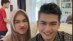 Momen Ria Ricis dan Teuku Ryan Sambangi Makam Ayah Jelang Lamaran