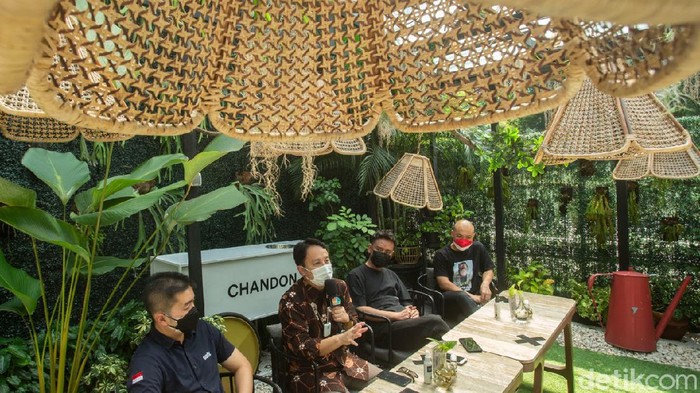 Wakil Menteri Perdagangan Jerry Sambuaga di Restoran