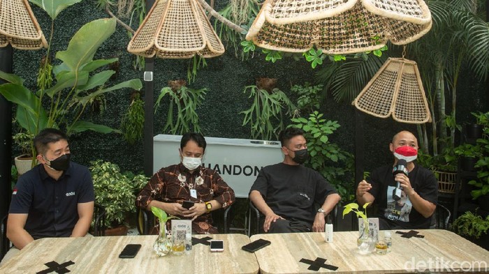Wakil Menteri Perdagangan Jerry Sambuaga di Restoran