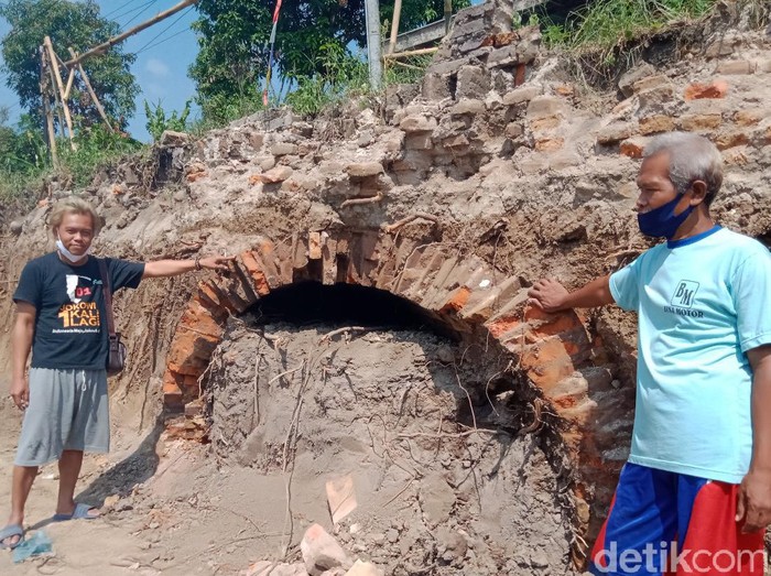 Warga di Klaten menemukan struktur bangunan diduga terowongan kuno, Rabu (1/9/2021).