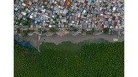 Rawa bakau menyediakan penyangga kehidupan antara Kota Kakinada dan laut di Andhra Pradesh, India, sebagaimana difoto oleh fotografer India, Rakesh Pulapa.
