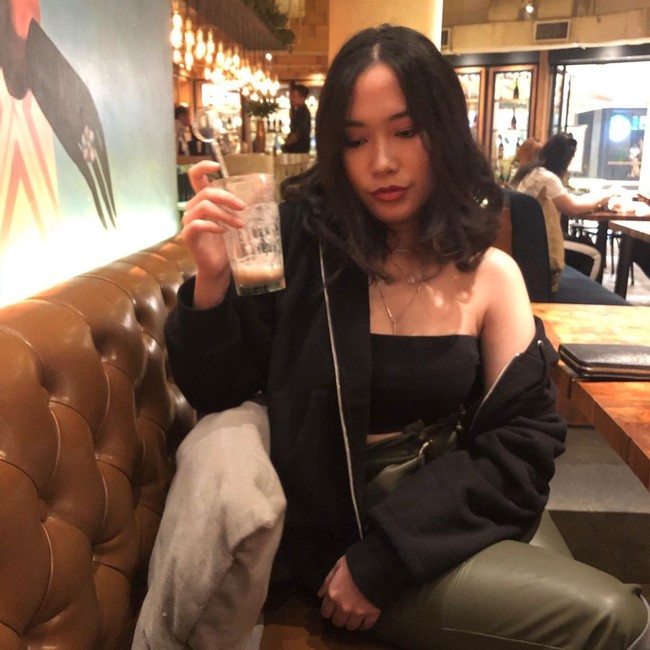 Pernikahan Nicky Astria dan ayah Zana sendiri sayangnya tidak bertahan dan berujung cerai. Setelahnya Nicky kembali menikah dengn Hendra Priyadi Sumartoyo, seorang pemilik studio musik. Namun sayang pernikahannya itu juga tak bertahan lama. Dan setelahnya Nicky kembali menikah lagi dengan Gunanta Afrima. Foto: Instagram/@zanacobhita