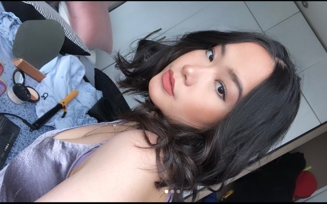 Tak hanya memiliki paras cantik, penampilan Zana pun terlihat nyentrik hingga membuatnya sering menjadi sorotan. Bagaimana menurutmu penampilan wanita yang akrab disapa Obhit ini? Foto: Instagram/@zanacobhita