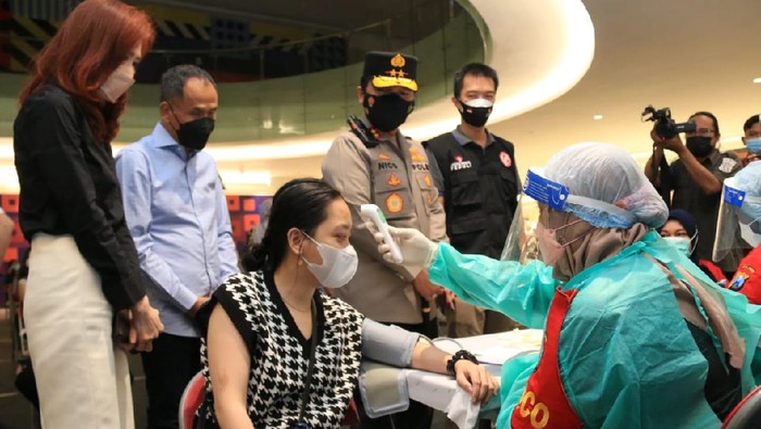 10 Juta Masyarakat di Jatim Telah Divaksin Dosis Pertama