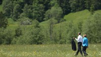 Merkel bersama Barrack Obama dalam pertemuan G7 di Garmisch-Partenkirchen, (7/6/2015). Pemilu Jerman dilakukan 4 tahun sekali.  Tahun ini, Pemilu digelar 26 September untuk memilih parpol dan anggota parlemen. Mayoritas suara parlemen akan memilih kanselir.  (Sean Gallup/Getty Images)