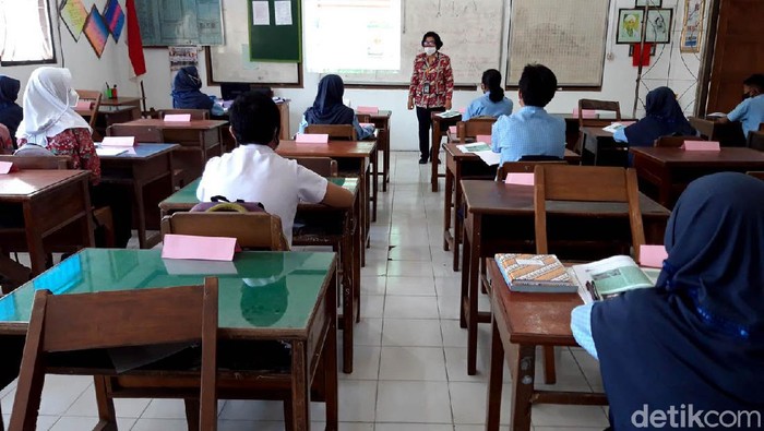 Salah satu SMP di Boyolali memulai uji coba sekolah tatap muka. Siswa pun antusias mengikuti uji coba PTM yang digelar secara terbatas ini.