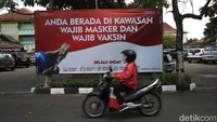 Selain mempercepat dan meningkatkan target vaksinasi, pemerintah kota Yogyakarta menerapkan kawasan wajib vaksin dan wajib masker di komplek Balai Kota Yogyakarta.