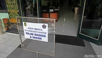 Penerapan kawasan wajib vaksin tersebut untuk menciptakan herd imunity di lingkup perkantoran balai kota.