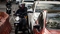 Kemacetan ini terjadi karena peningkatan volume kendaraan.