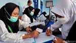 Ciamis Gelar Sekolah Tatap Muka, Siswa Ramai-ramai Divaksin Corona