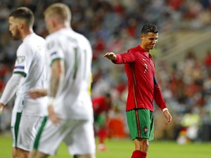 Saat Cristiano Ronaldo Tonjok Pemain Irlandia