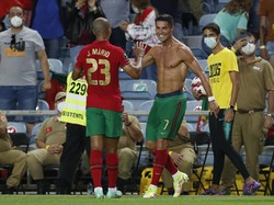 Kamis (2/9) dini hari WIB, Cristiano Ronaldo bikin dua gol untuk membawa Portugal menang 2-1 atas Irlandia dalam lanjutan Kualifikasi Piala Dunia 2022 zona Eropa (AP)