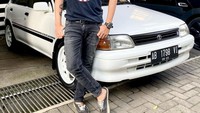 Desta Mahendra, presenter kocak yang juga eks personel Clubeighties. Namanya menjadi trending topic setelah hadir dalam podcast milik Deddy Corbuzier. Foto: Instagram @desta80s