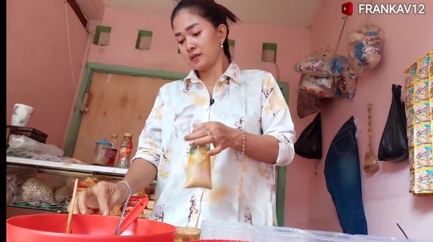 Disebut Judes, Wanita Penjual Bumbu Ini Buktikan Dagangannya Laris