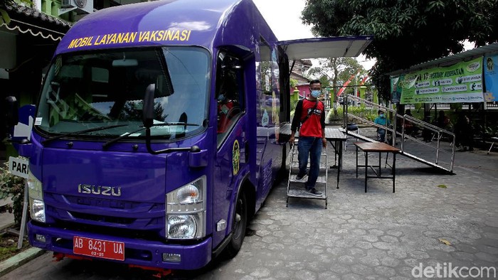 Yogyakarta sediakan layanan mobil vaksinasi COVID-19 untuk warga. Mobil vaksinasi itu diharapkan dapat jangkau warga yang kesulitan akses untuk dapatkan vaksin.