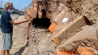 Terowongan tersebut ditemukan warga saat pengerjaan proyek pengerukan tanah untuk arena pemancingan dengan alat berat di dekat kolam setempat.