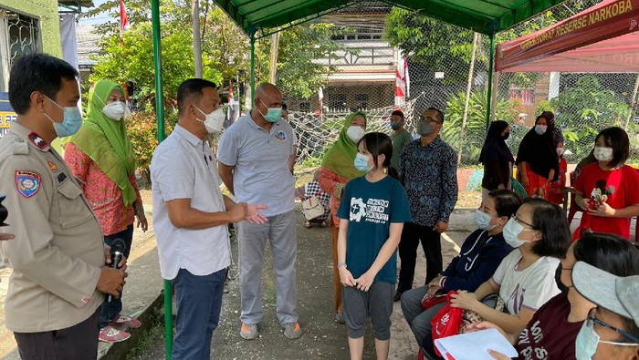 Jajaran Direktorat Reserse Narkoba Polda Metro Jaya menggelar vaksinasi COVID-19 di Kabupaten Tangerang.