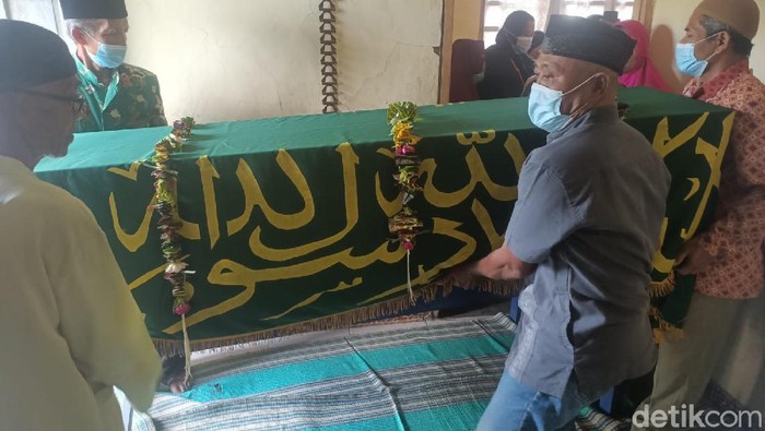 jenazah Diana Wahyu Lestari hendak dimakamkan