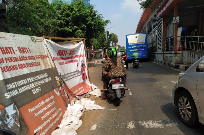 Kondisi galian SJUT di Jl Kapten Tendean, Jakarta Selatan pada Kamis (2/9/2021).