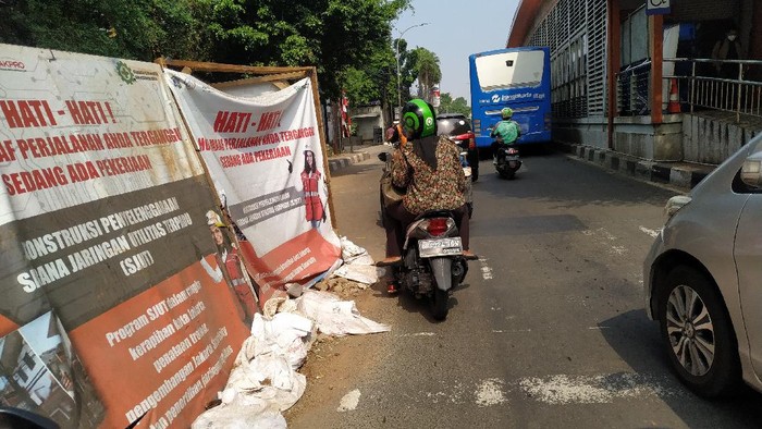 Kondisi galian SJUT di Jl Kapten Tendean, Jakarta Selatan pada Kamis (2/9/2021).