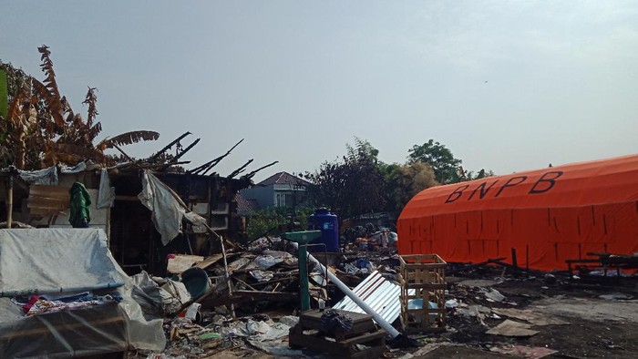 Kondisi terkini di lapak pemulung Pondok Aren, Tangsel, usai kebakaran, Kamis (2/9/2021)/(Nahda Rizki Utami/detikcom)