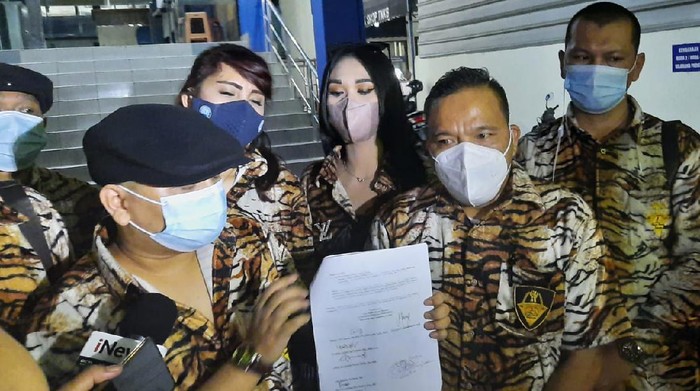 Kongres Pemuda Indonesia mengadukan akun medsos penyebar rekaman daging ketemu daging (Yogi/detikcom)