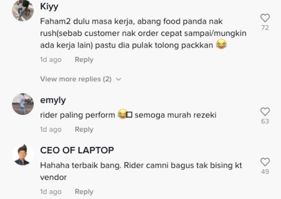 kurir makanan bantu penjual roti canai yang sedang sibuk siapkan pesanan