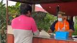 Penjual Roti Canai Banjir Pesanan, Kurir Ini Ikut Bantu Siapkan Makanan
