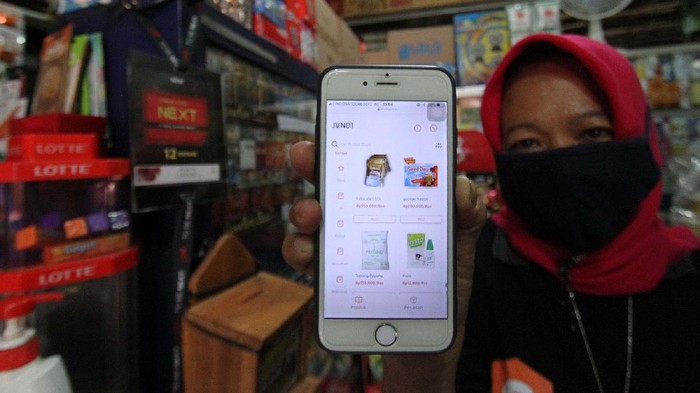 Layanan Grosir Digital untuk Permudah UMKM Implementasi ekonomi digital semakin nyata dengan hadirnya berbagai inovasi teknologi digital. Salah satunya CrediMart, toko grosir online untuk pelaku UMKM.