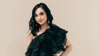 Kabarnya album ini ludes dalam waktu singkat sejak dirilis di toko online. (Foto: dok. Instagram @lyodraofficial)